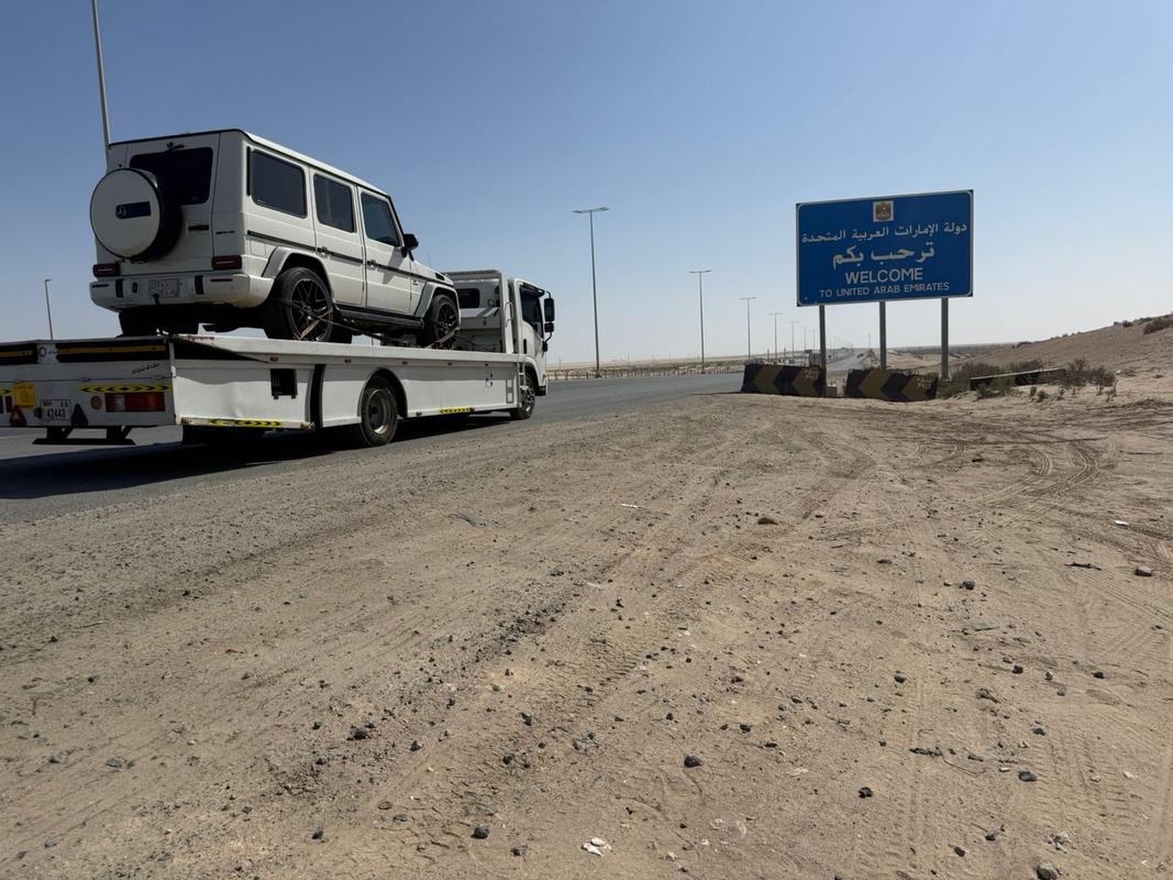 سطحة من السعودية إلى الإمارات – نقل سيارات آمن وسريع بين الدول